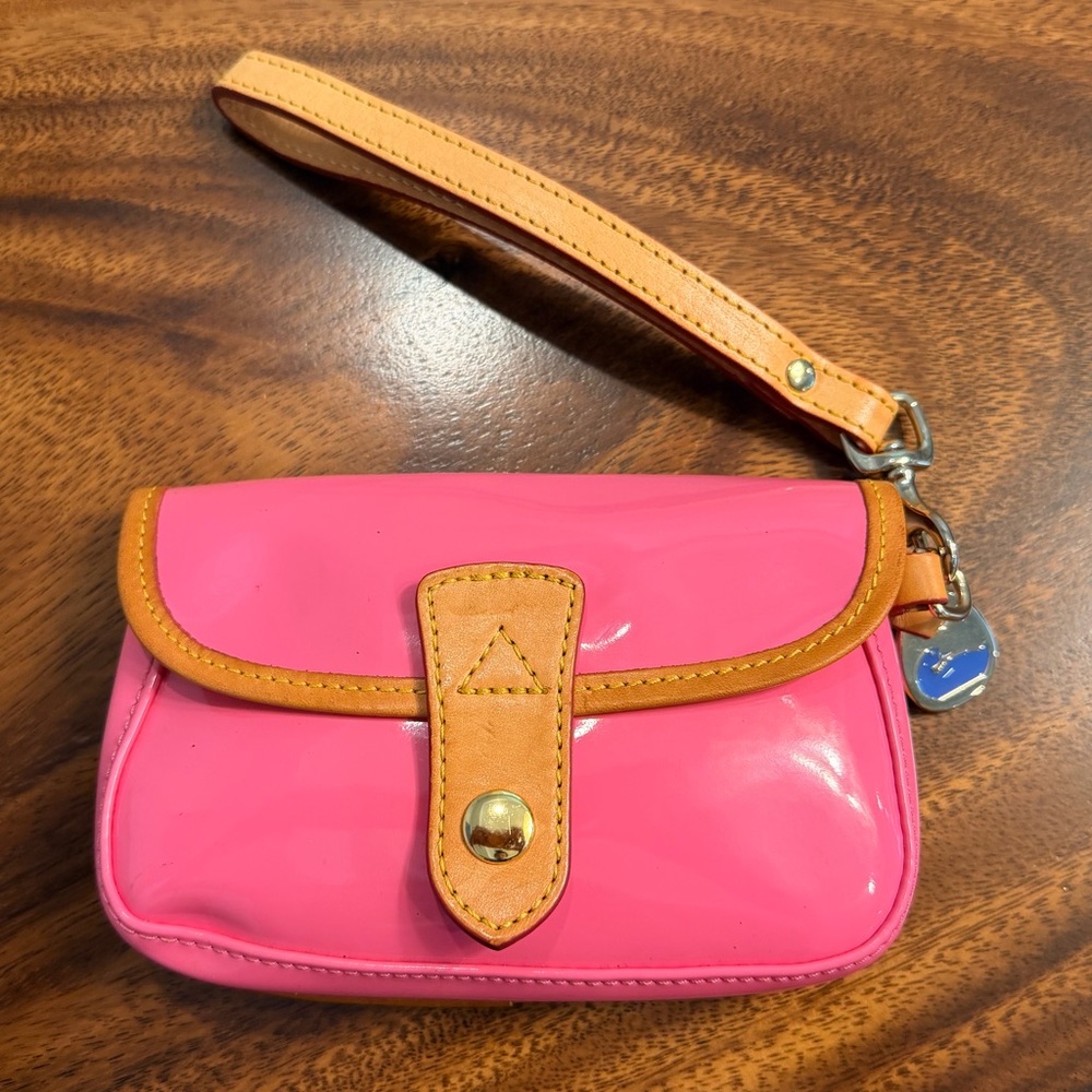 DOONEY & BOURKE Pink Patent Leather Wristlet Clutch / Camera Pouch Tan Trim EUC